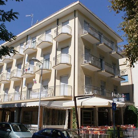 Hotel Londra Ріміні Екстер'єр фото