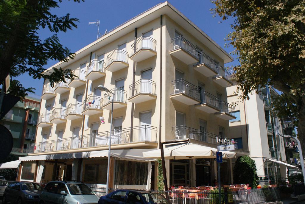 Hotel Londra Ріміні Екстер'єр фото
